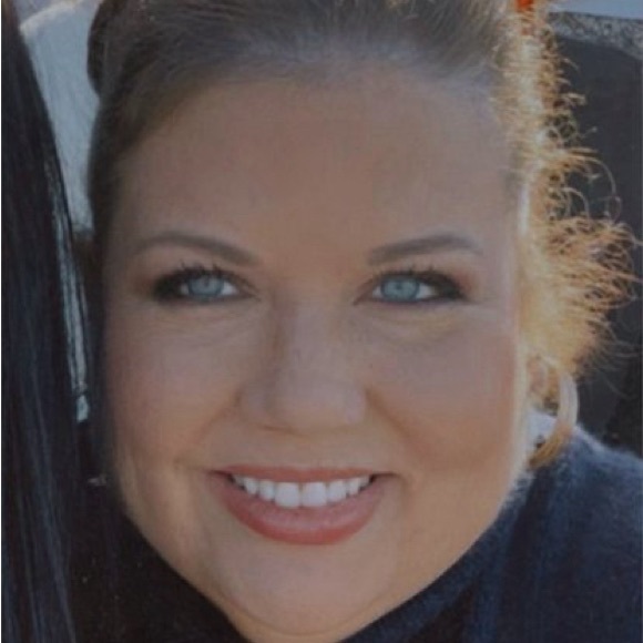 Meet your Posher, Lesley - Picture 2 of 6